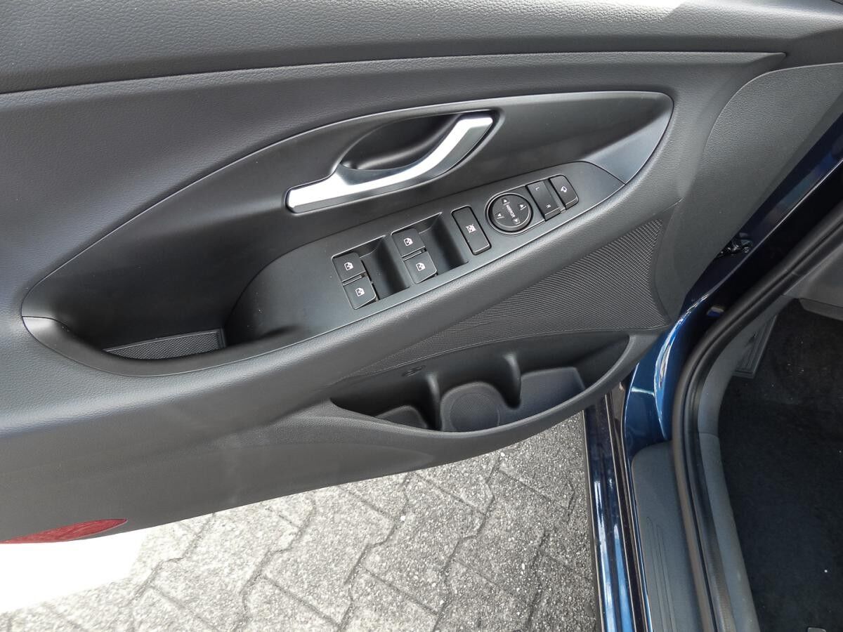 Hyundai i30 Advantage ⚡Navi CarPlay Kamera PDC SHZ LHZ⚡