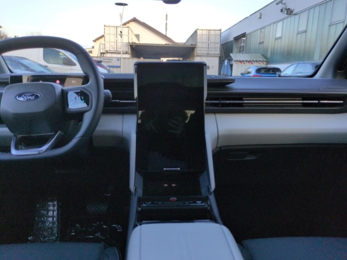 Ford Explorer Premium Extended Range NOVEMBER 2025