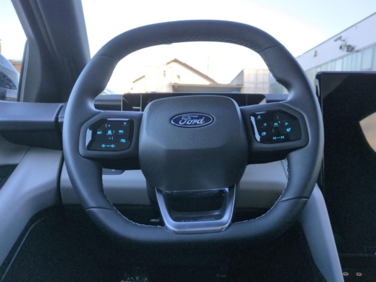 Ford Explorer Premium Extended Range NOVEMBER 2025