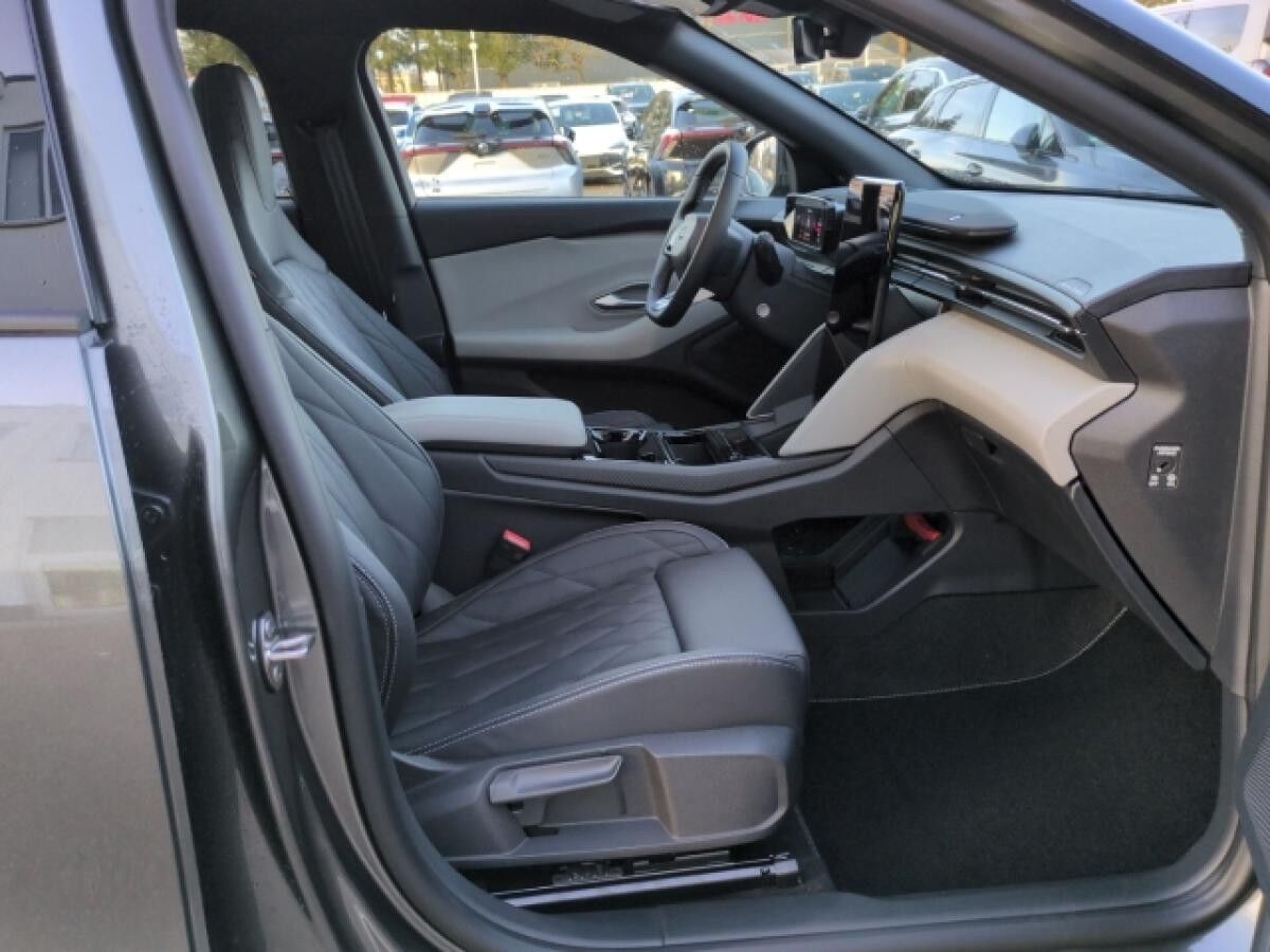 Ford Explorer Premium Extended Range NOVEMBER 2025