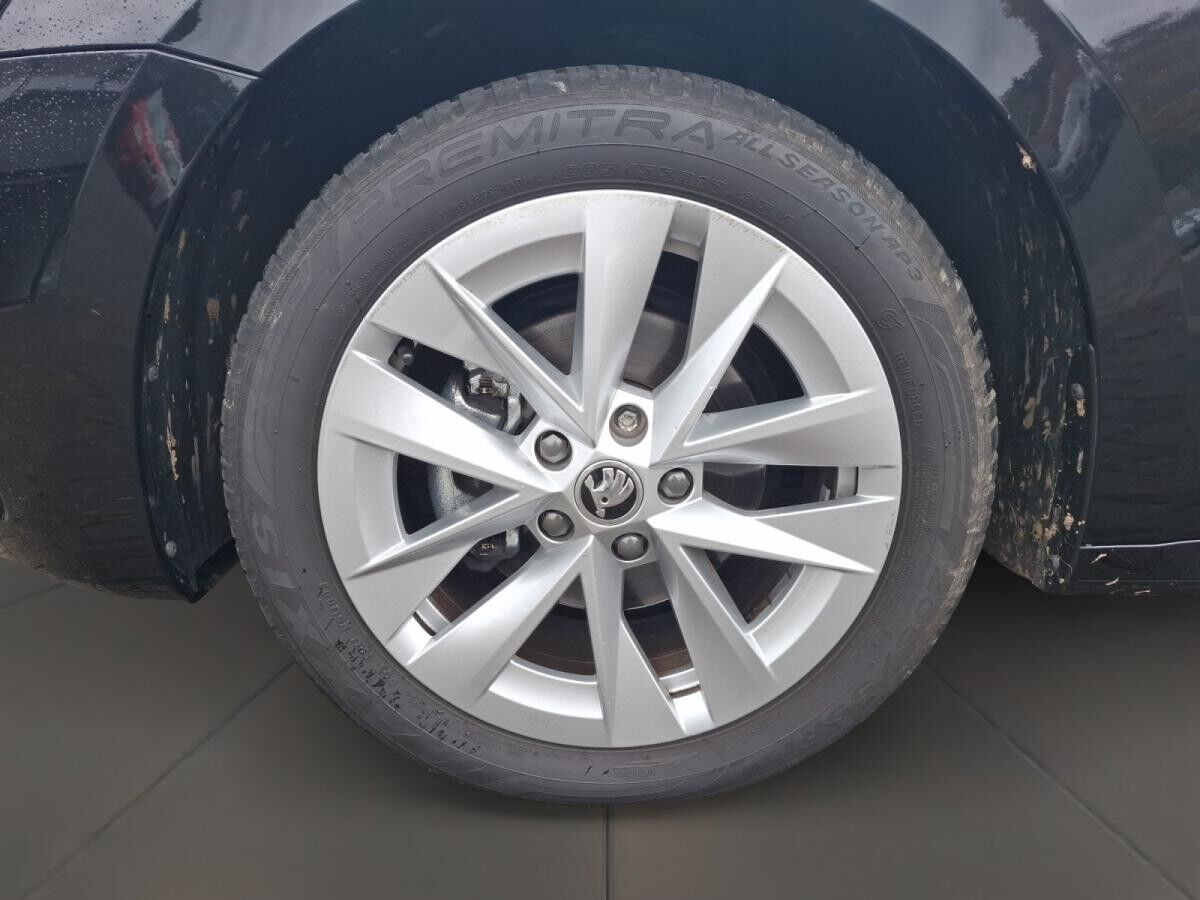 Skoda Octavia Combi 2.0 TDI Selection LED 360 ACC 4xSHZ