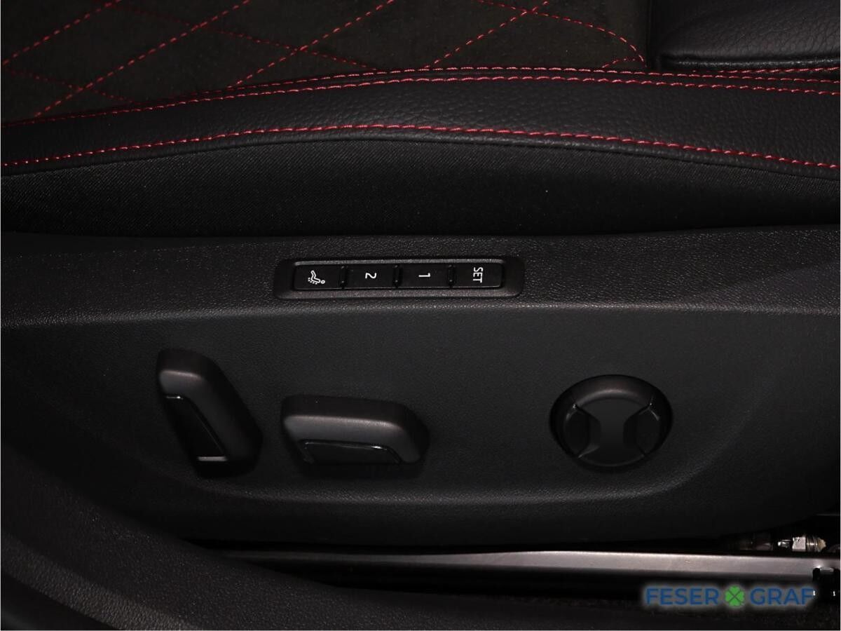 Skoda Octavia RS 2,0 TSI DCC,AHK,NAV