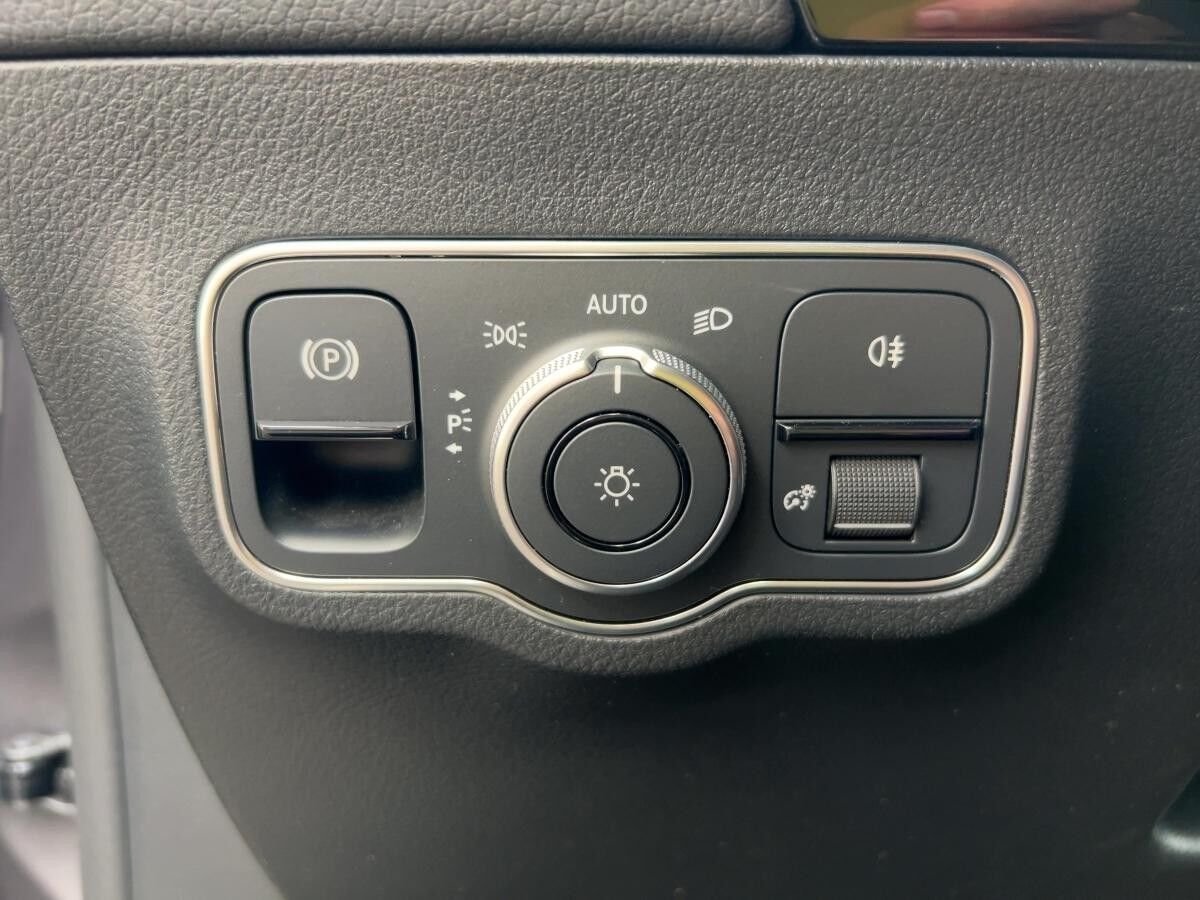 Mercedes-Benz GLA 180 d STYLE AUTOMATIK LED NAVI KAMERA Mercedes-Benz GLA 180 d STYLE AUTOMATIK LED NAVI KAMERA