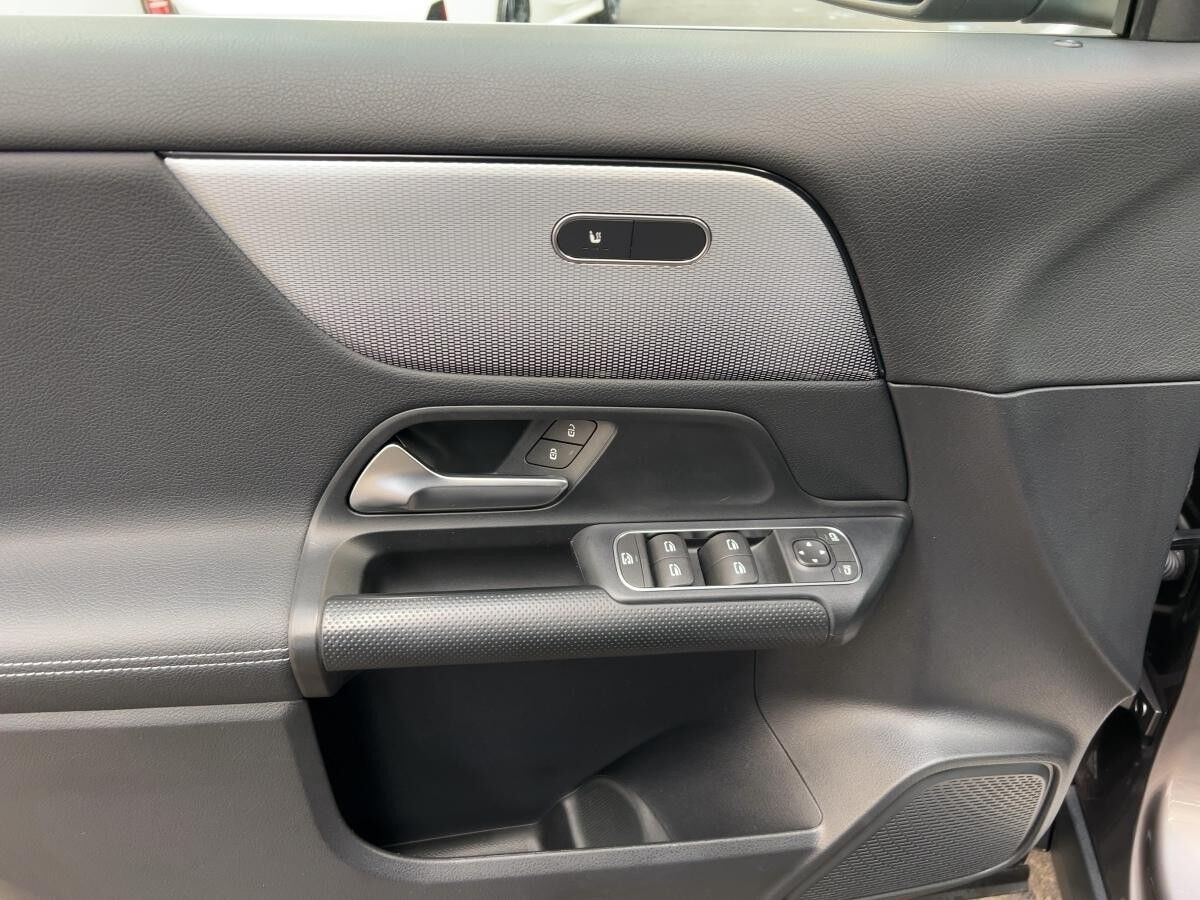 Mercedes-Benz GLA 180 d STYLE AUTOMATIK LED NAVI KAMERA Mercedes-Benz GLA 180 d STYLE AUTOMATIK LED NAVI KAMERA