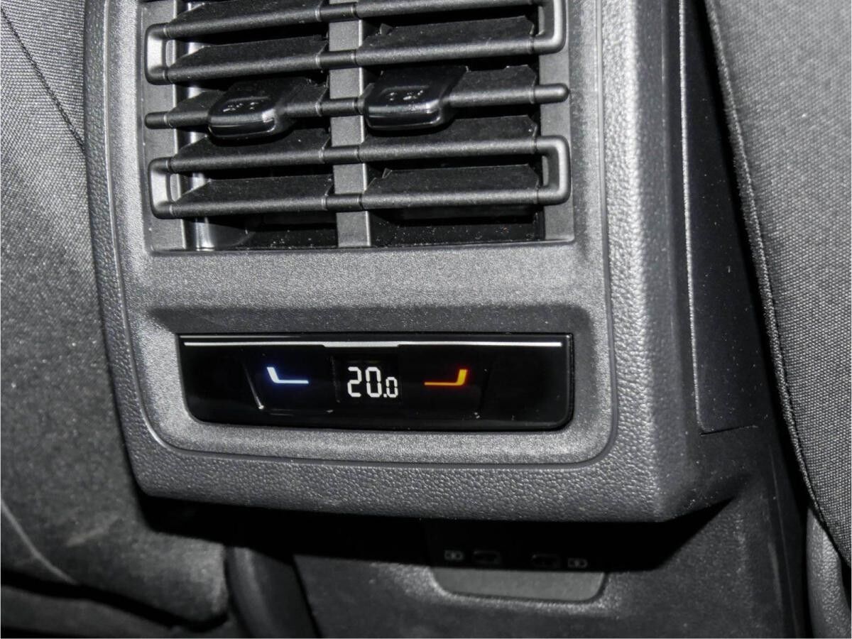 Volkswagen Golf VIII GTE FACELIFT Hybrid DSG ACC DCC AHK BLACK STYLE HEAD UP