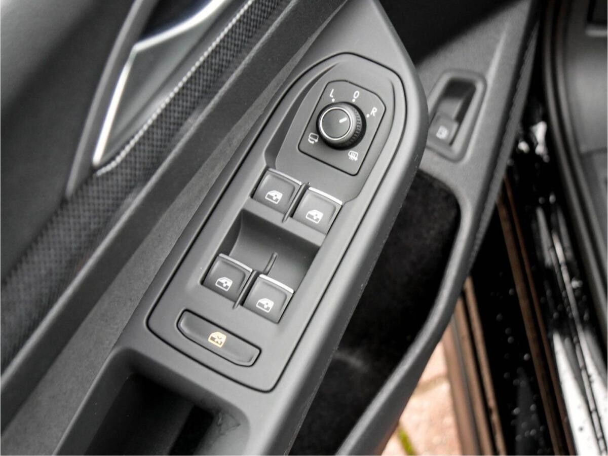 Volkswagen Golf VIII GTE FACELIFT Hybrid DSG ACC DCC AHK BLACK STYLE HEAD UP