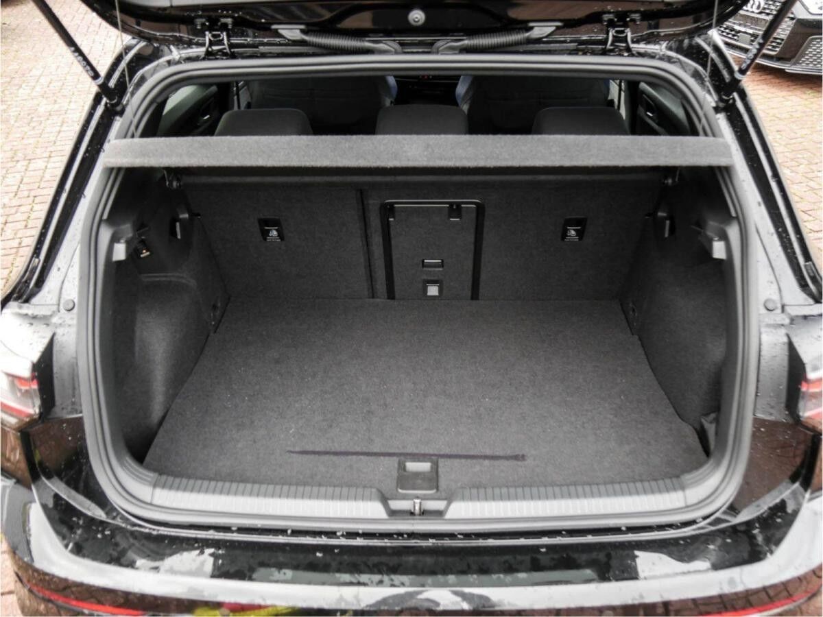 Volkswagen Golf VIII GTE FACELIFT Hybrid DSG ACC DCC AHK BLACK STYLE HEAD UP