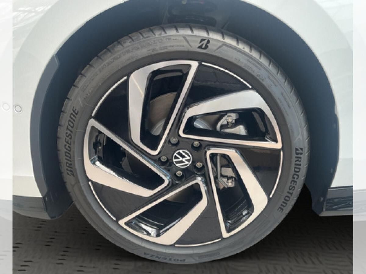 Volkswagen ID.7 PRO S 286PS AHK BLACK STYLE PANO