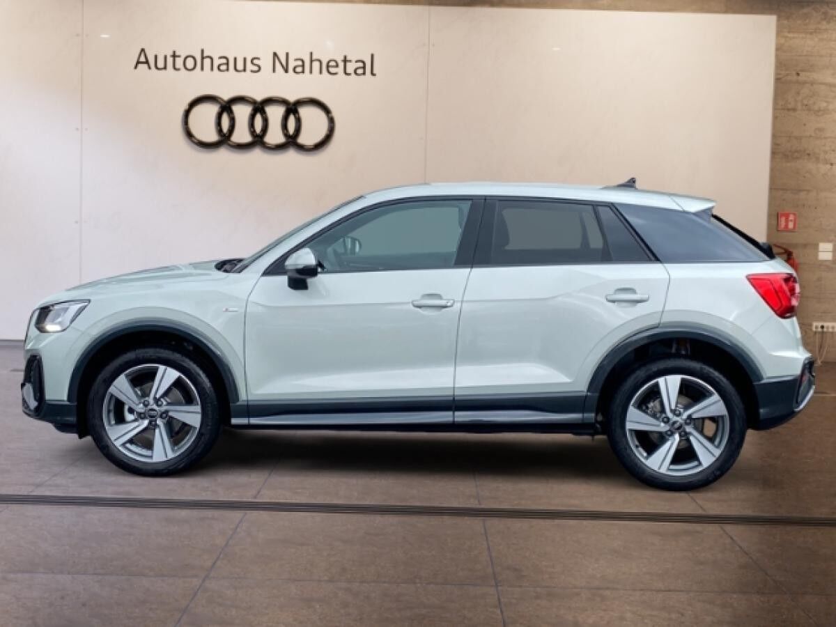 Audi Q2 S-LINE (2X) 35TFSI S-TRONIC NAVI RÜFA SHZ 18'' KOMFORTPAKET PLUS ASSISTENZP.PARKEN