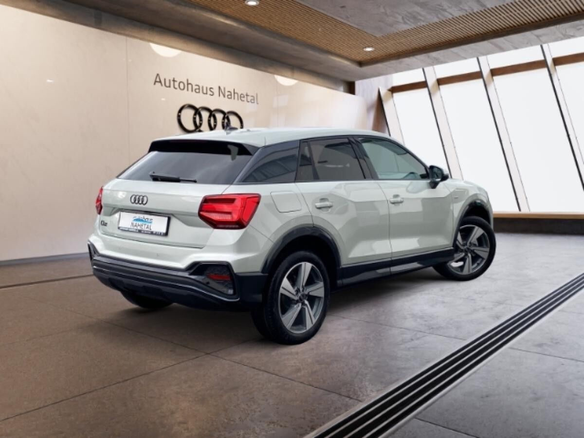 Audi Q2 S-LINE (2X) 35TFSI S-TRONIC NAVI RÜFA SHZ 18'' KOMFORTPAKET PLUS ASSISTENZP.PARKEN