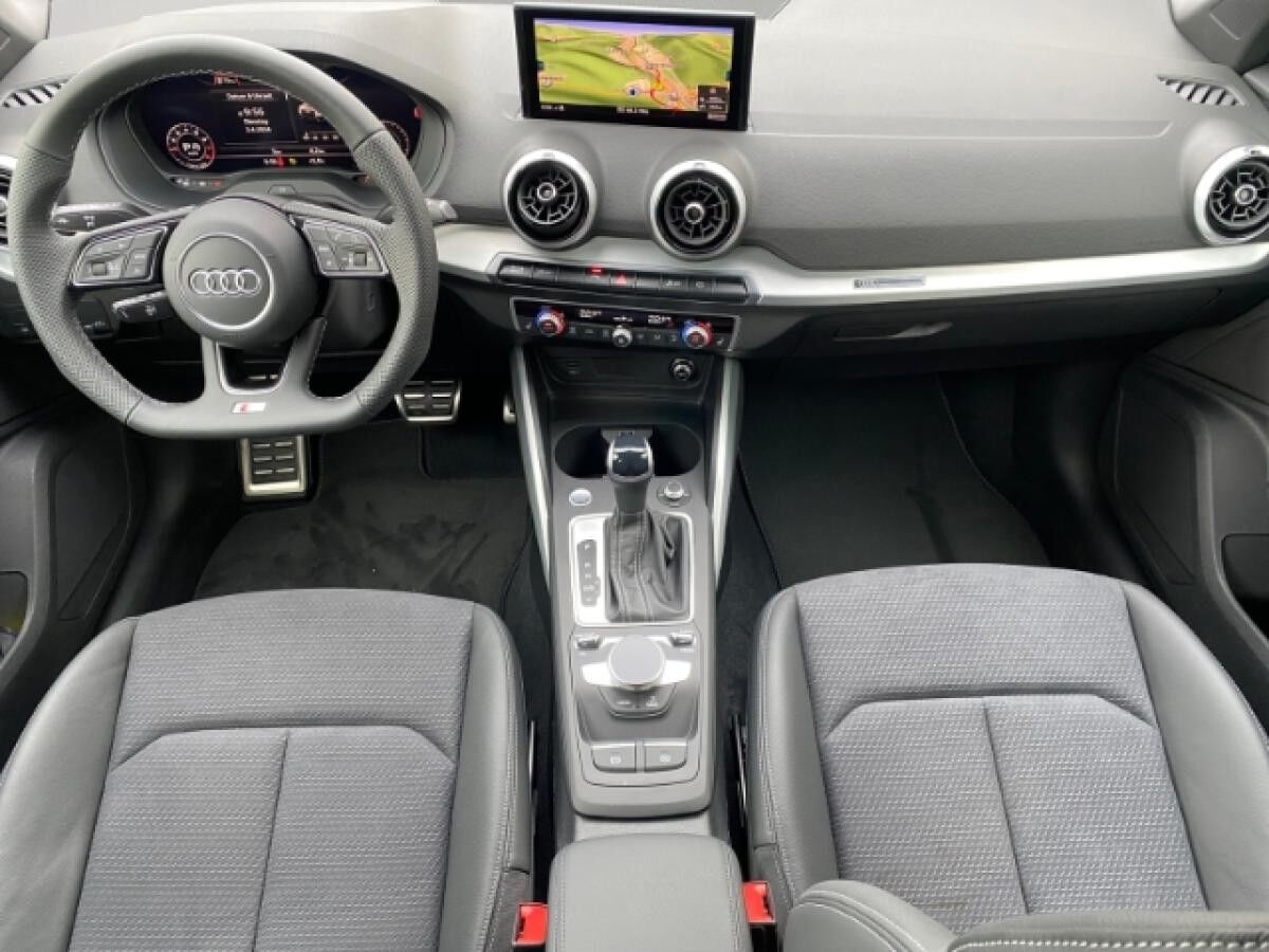 Audi Q2 S-LINE (2X) 35TFSI S-TRONIC NAVI RÜFA SHZ 18'' KOMFORTPAKET PLUS ASSISTENZP.PARKEN