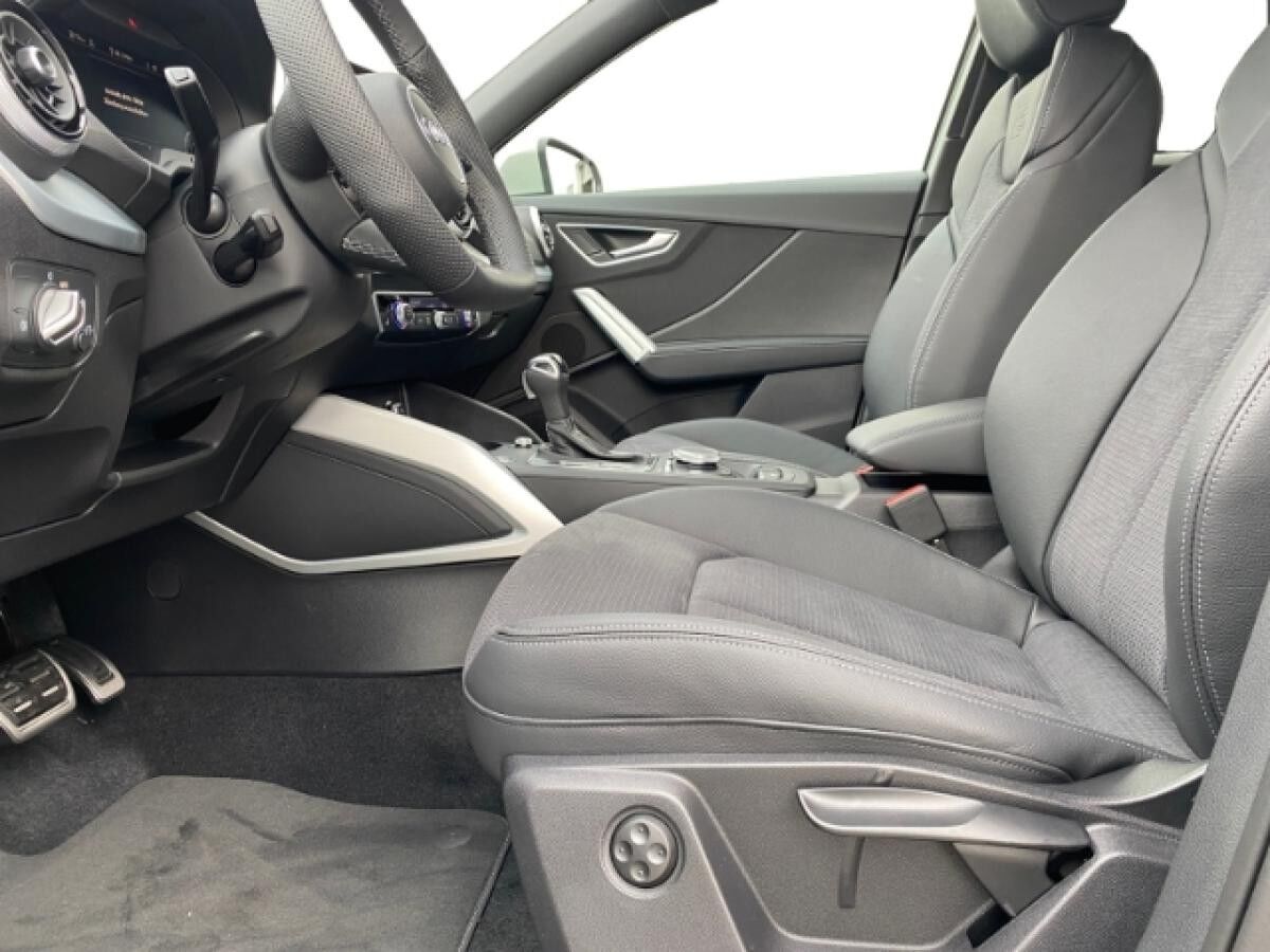 Audi Q2 S-LINE (2X) 35TFSI S-TRONIC NAVI RÜFA SHZ 18'' KOMFORTPAKET PLUS ASSISTENZP.PARKEN