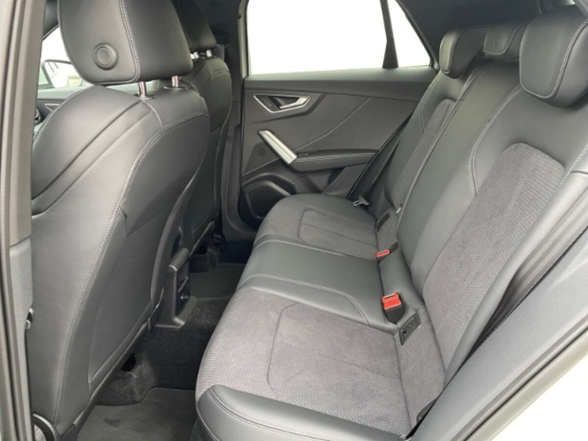 Audi Q2 S-LINE (2X) 35TFSI S-TRONIC NAVI RÜFA SHZ 18'' KOMFORTPAKET PLUS ASSISTENZP.PARKEN