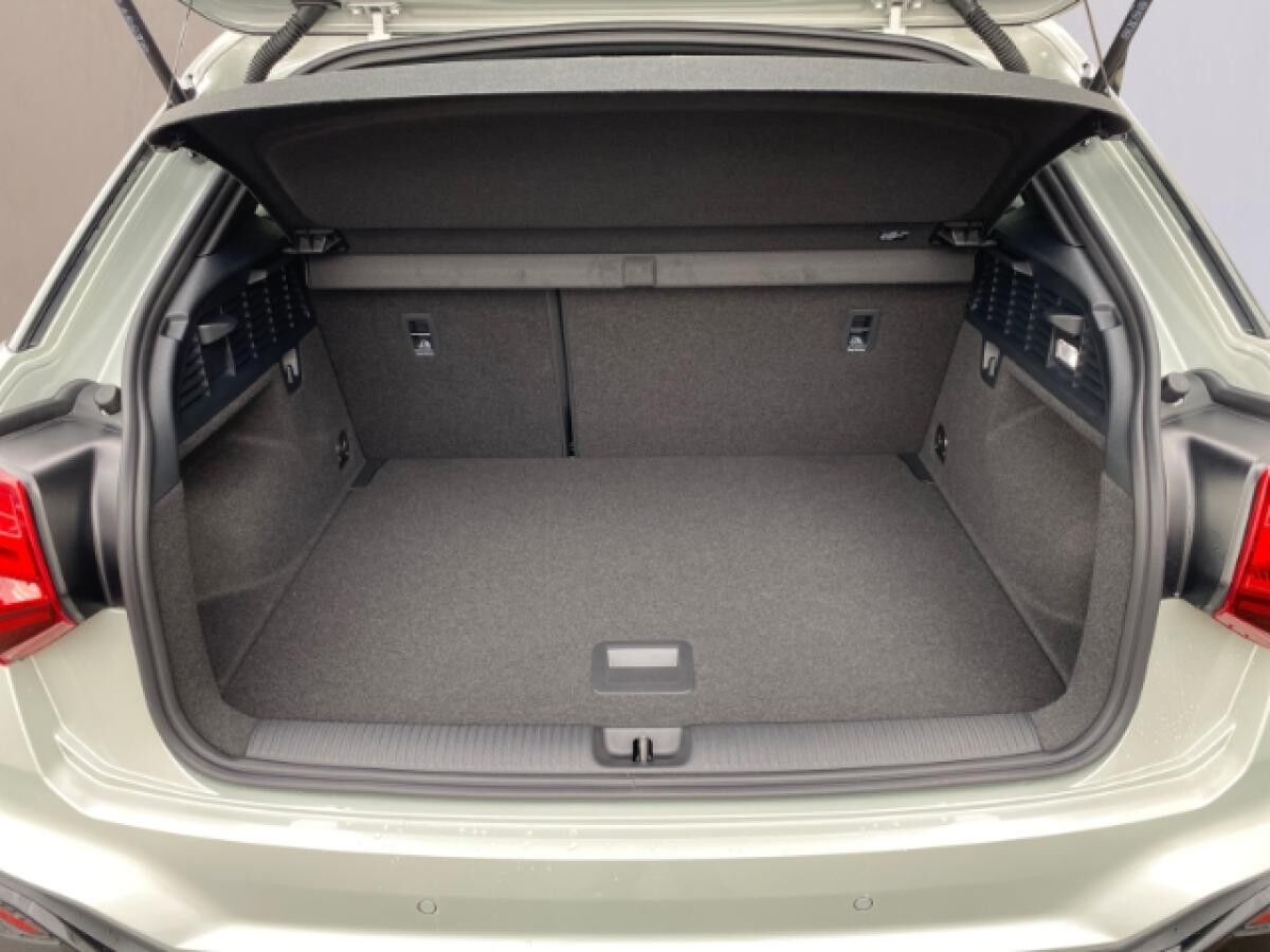 Audi Q2 S-LINE (2X) 35TFSI S-TRONIC NAVI RÜFA SHZ 18'' KOMFORTPAKET PLUS ASSISTENZP.PARKEN