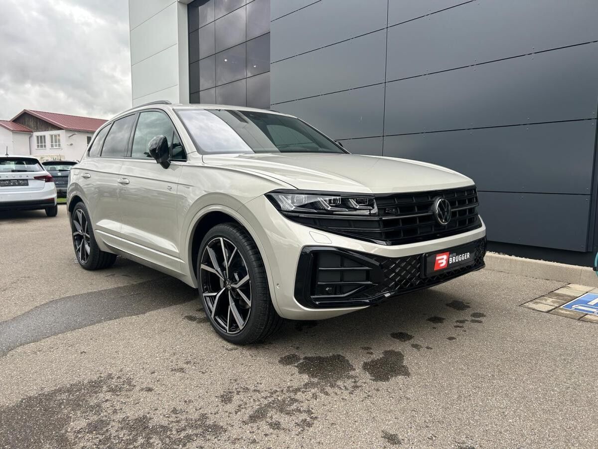 Volkswagen Touareg 3.0 TDI DSG 4Motion R-Line MATRIX AHK PANO