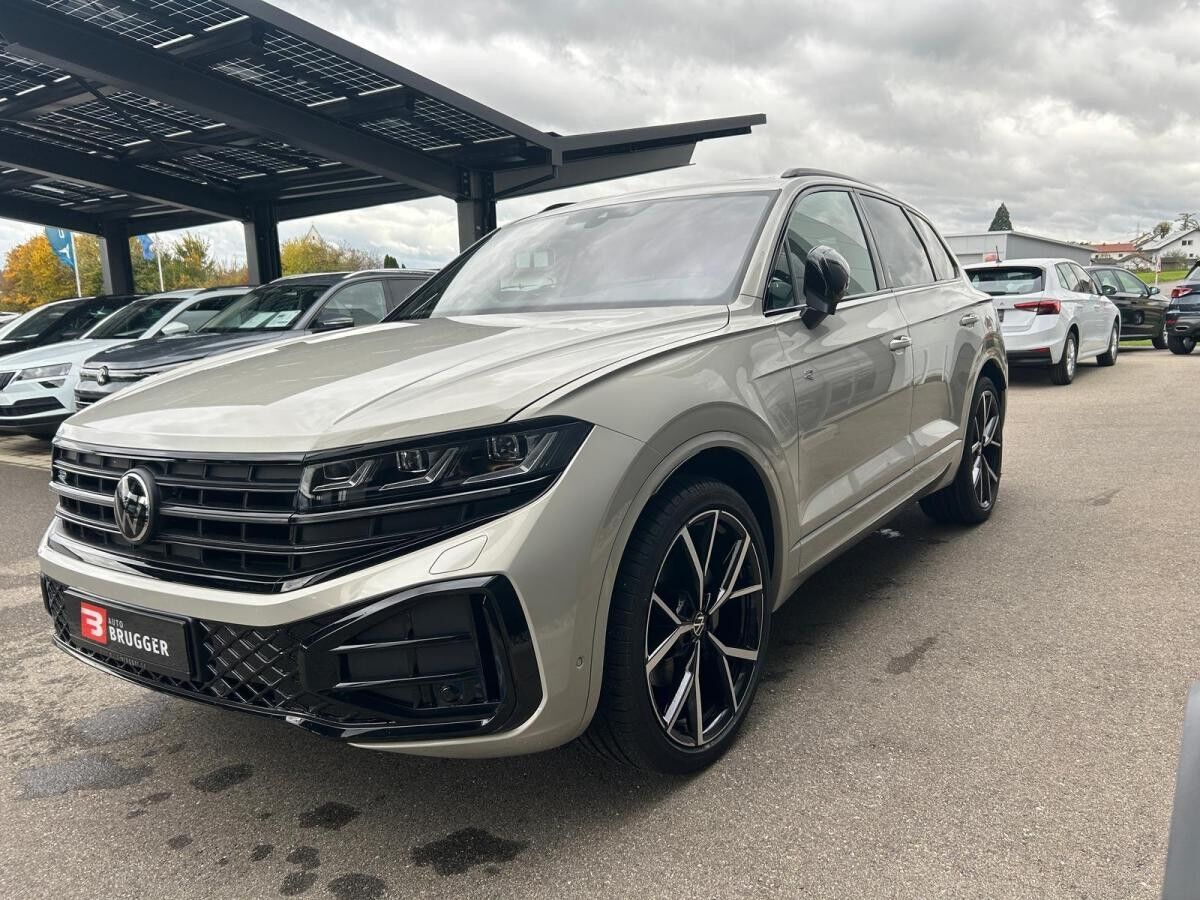 Volkswagen Touareg 3.0 TDI DSG 4Motion R-Line MATRIX AHK PANO