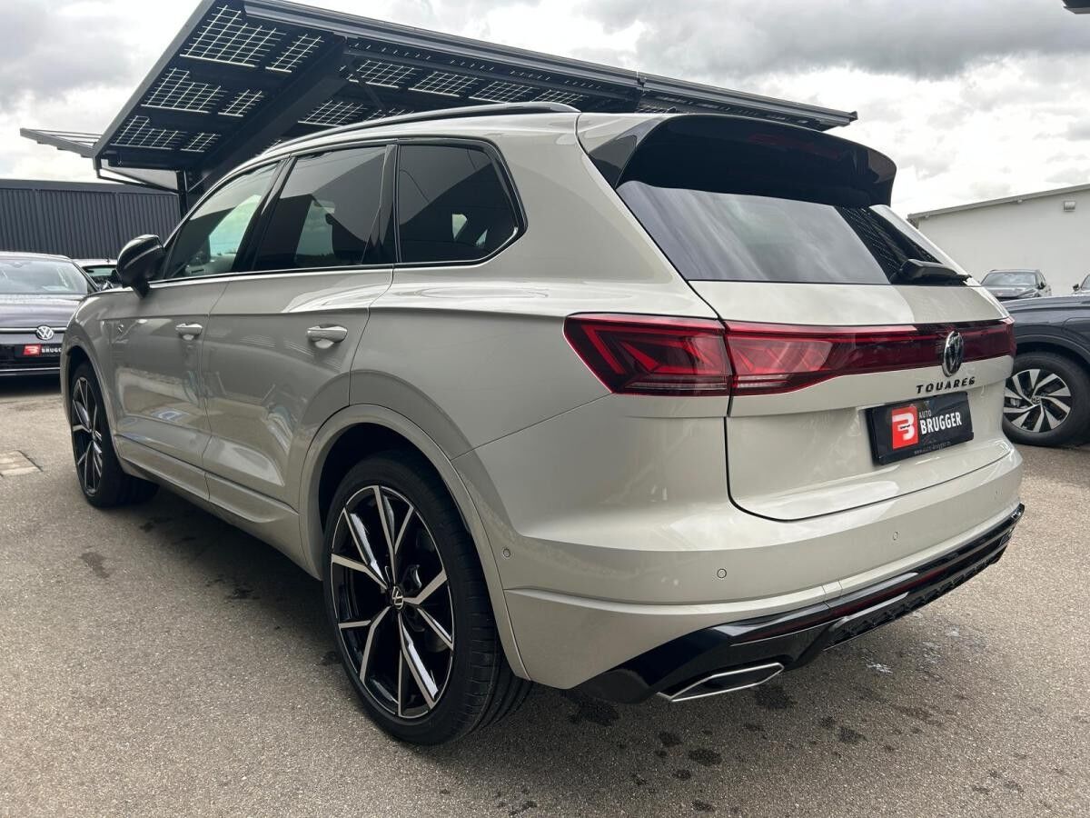 Volkswagen Touareg 3.0 TDI DSG 4Motion R-Line MATRIX AHK PANO
