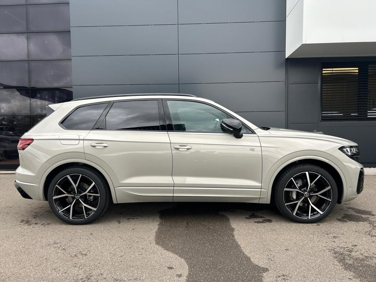 Volkswagen Touareg 3.0 TDI DSG 4Motion R-Line MATRIX AHK PANO
