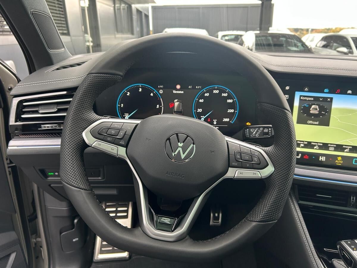 Volkswagen Touareg 3.0 TDI DSG 4Motion R-Line MATRIX AHK PANO