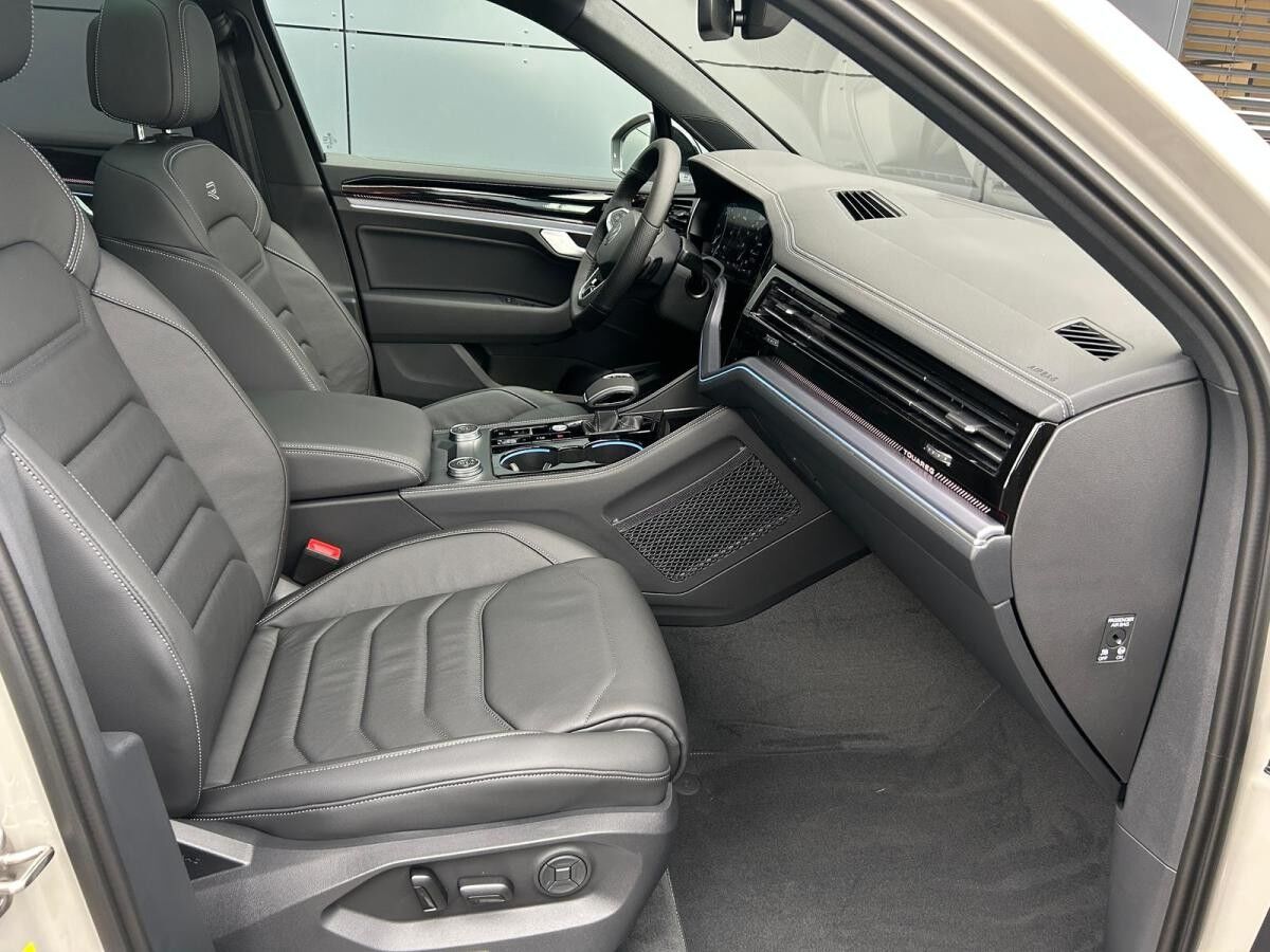 Volkswagen Touareg 3.0 TDI DSG 4Motion R-Line MATRIX AHK PANO