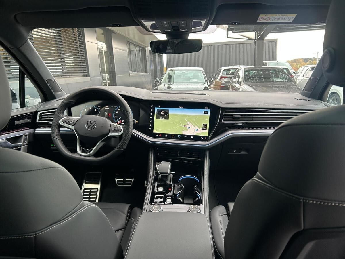 Volkswagen Touareg 3.0 TDI DSG 4Motion R-Line MATRIX AHK PANO