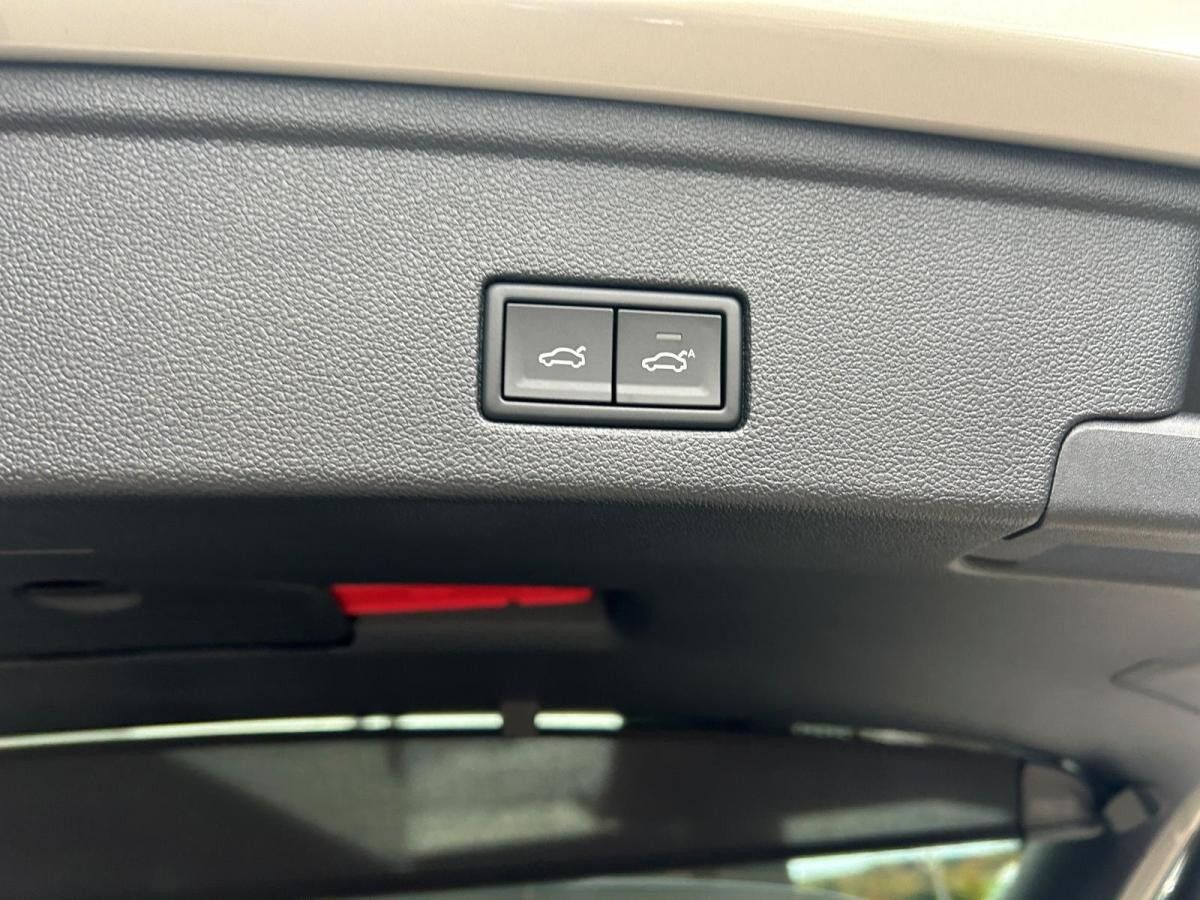 Volkswagen Touareg 3.0 TDI DSG 4Motion R-Line MATRIX AHK PANO