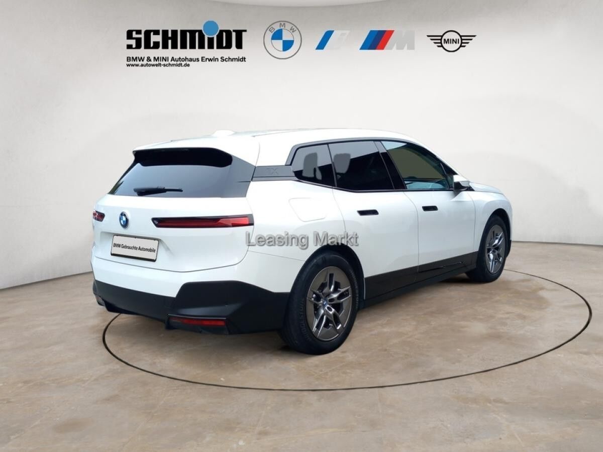 BMW ix xDrive40 Klimaaut. AHK Komfortzugang