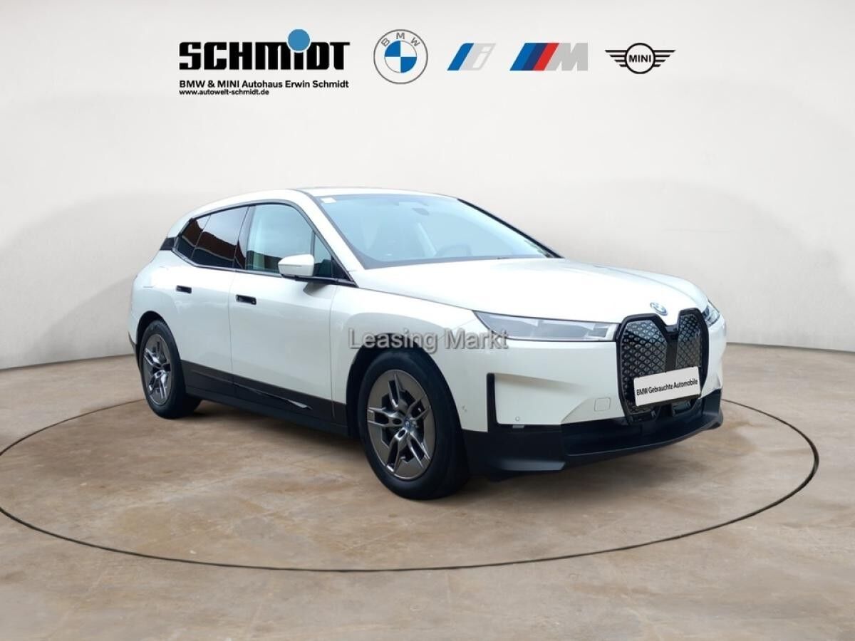 BMW ix xDrive40 Klimaaut. AHK Komfortzugang