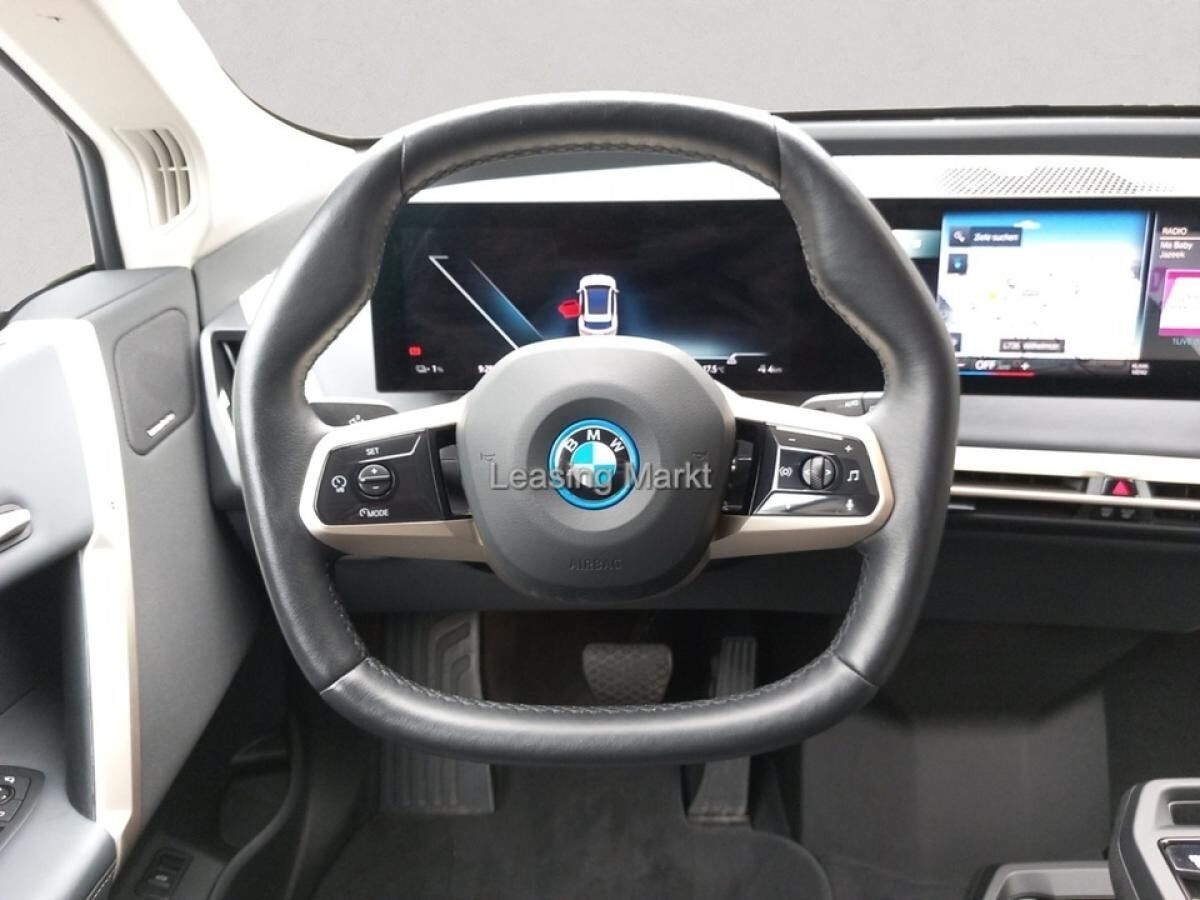 BMW ix xDrive40 Klimaaut. AHK Komfortzugang