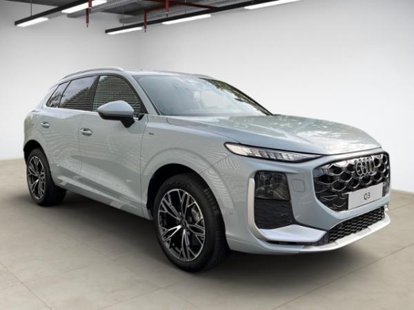 Audi Q3 SUV e-hybrid S tronic