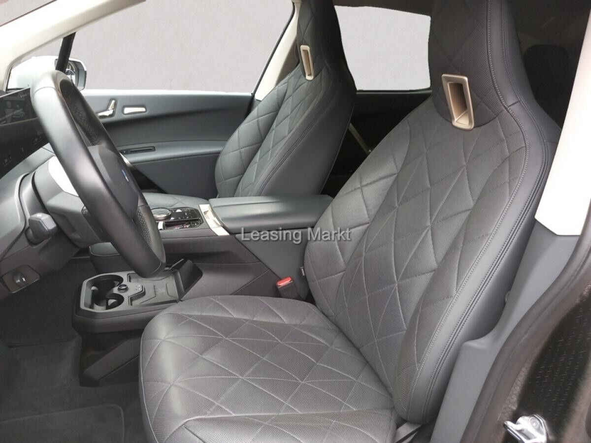 BMW ix xDrive40 Klimaaut. AHK Komfortzugang