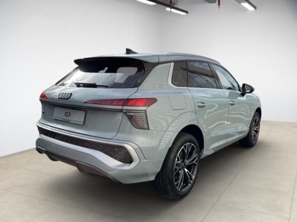 Audi Q3 SUV e-hybrid S tronic