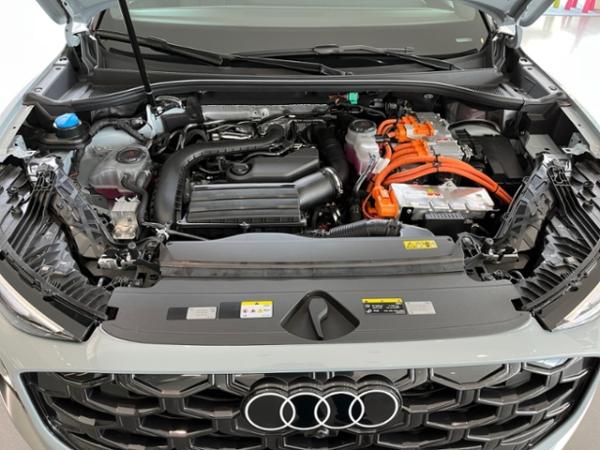 Audi Q3 SUV e-hybrid S tronic