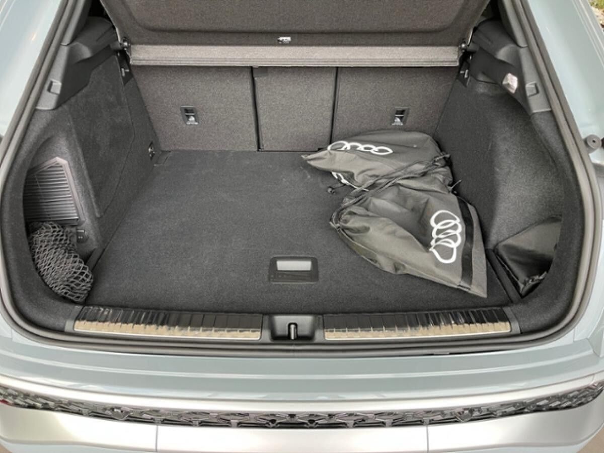 Audi Q3 SUV e-hybrid S tronic KLIMA LED NAVI L Audi Q3 SUV e-hybrid S tronic KLIMA LED NAVI L