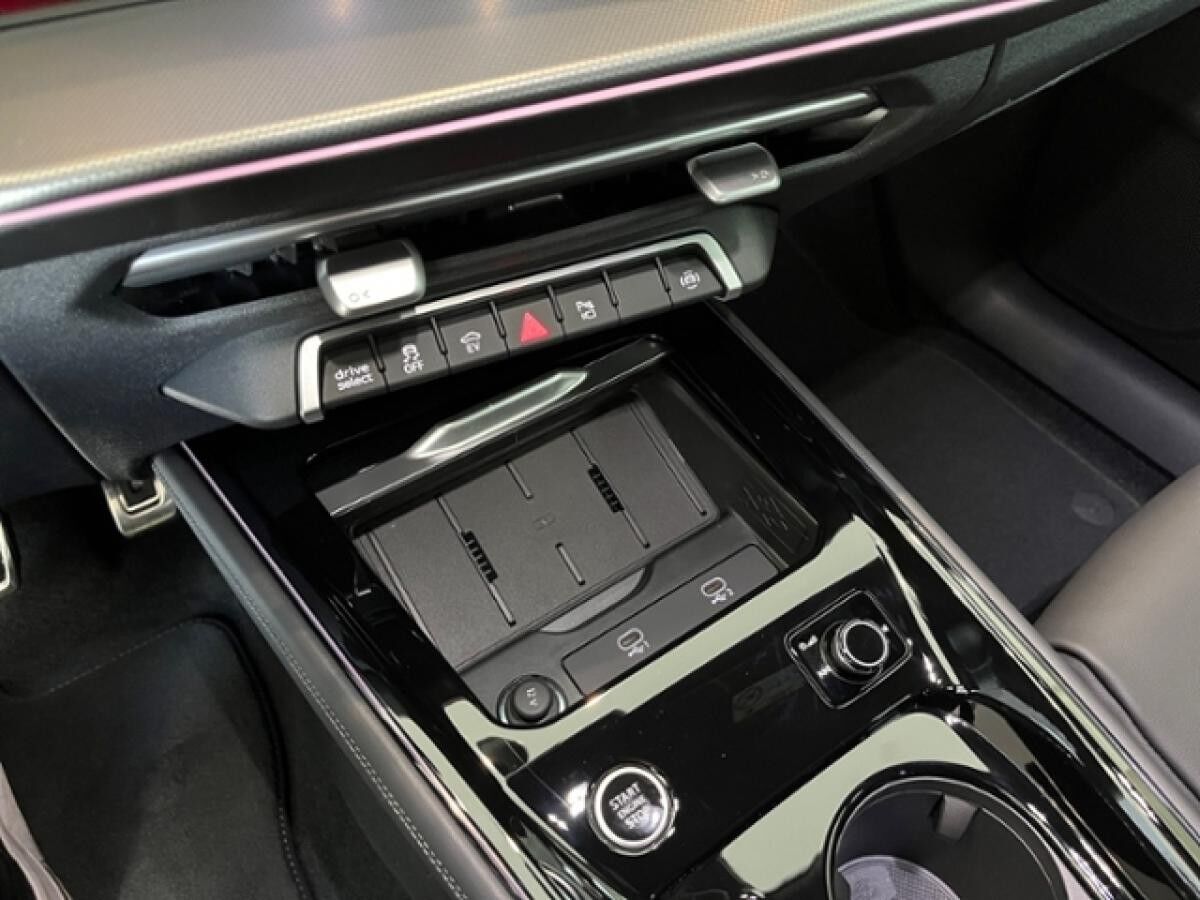 Audi Q3 SUV e-hybrid S tronic KLIMA LED NAVI L Audi Q3 SUV e-hybrid S tronic KLIMA LED NAVI L