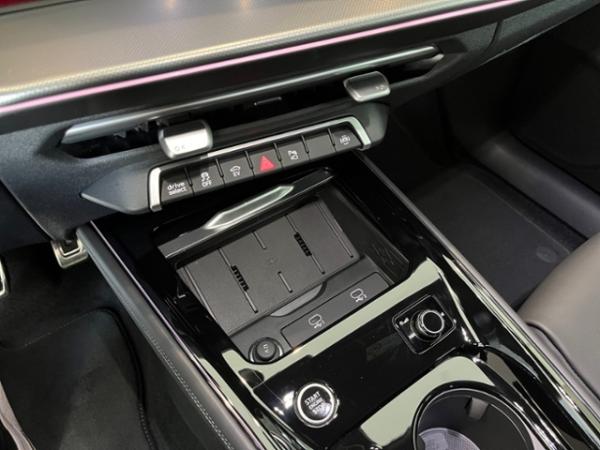 Audi Q3 SUV e-hybrid S tronic