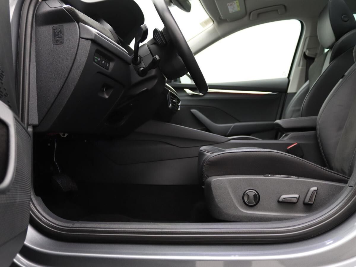 Skoda Octavia Combi Style 2.0TDI DSG / Navi, Pano, LED