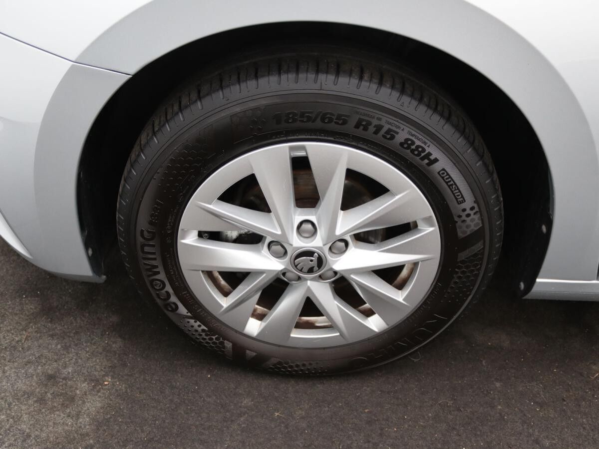 Skoda Fabia Active 1.0 TSI / LED, PDC, SHZ, SmartLink