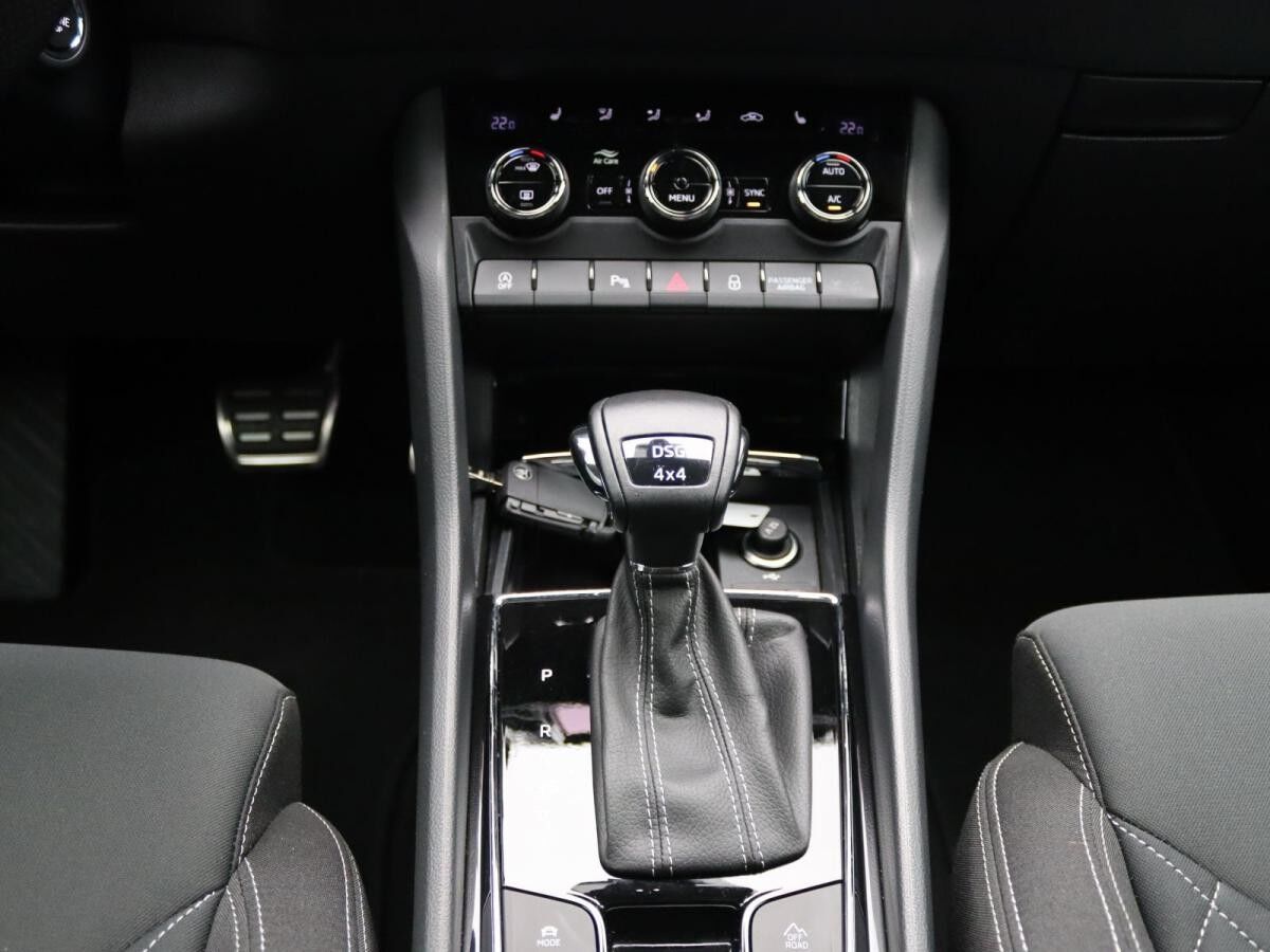 Skoda Karoq Sportline 2.0 TDI 4x4 DSG / LED, ACC, Navi