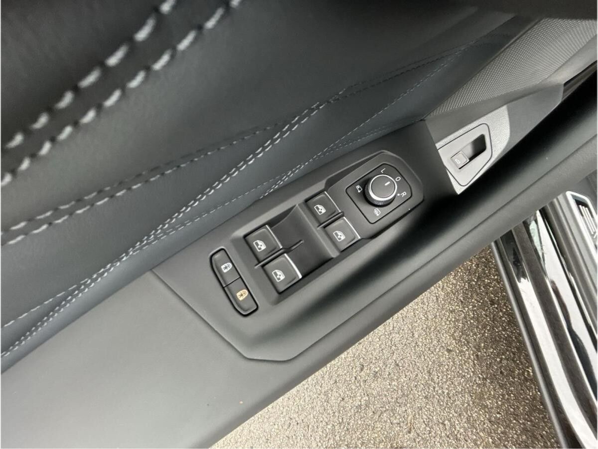 Volkswagen Touareg R-Line V6 TDI 4MOTION - 8-Gang-Automatik (Tiptronic)