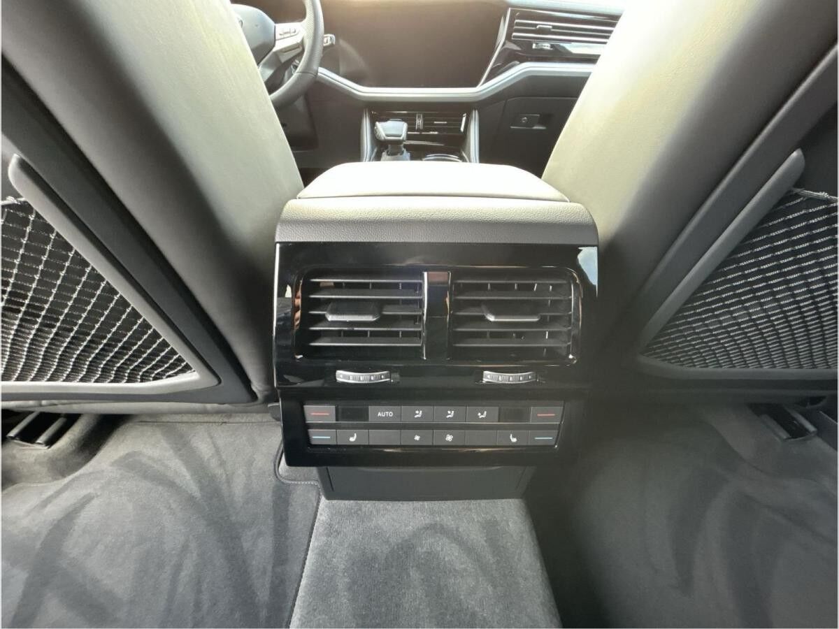 Volkswagen Touareg R-Line V6 TDI 4MOTION - 8-Gang-Automatik (Tiptronic)