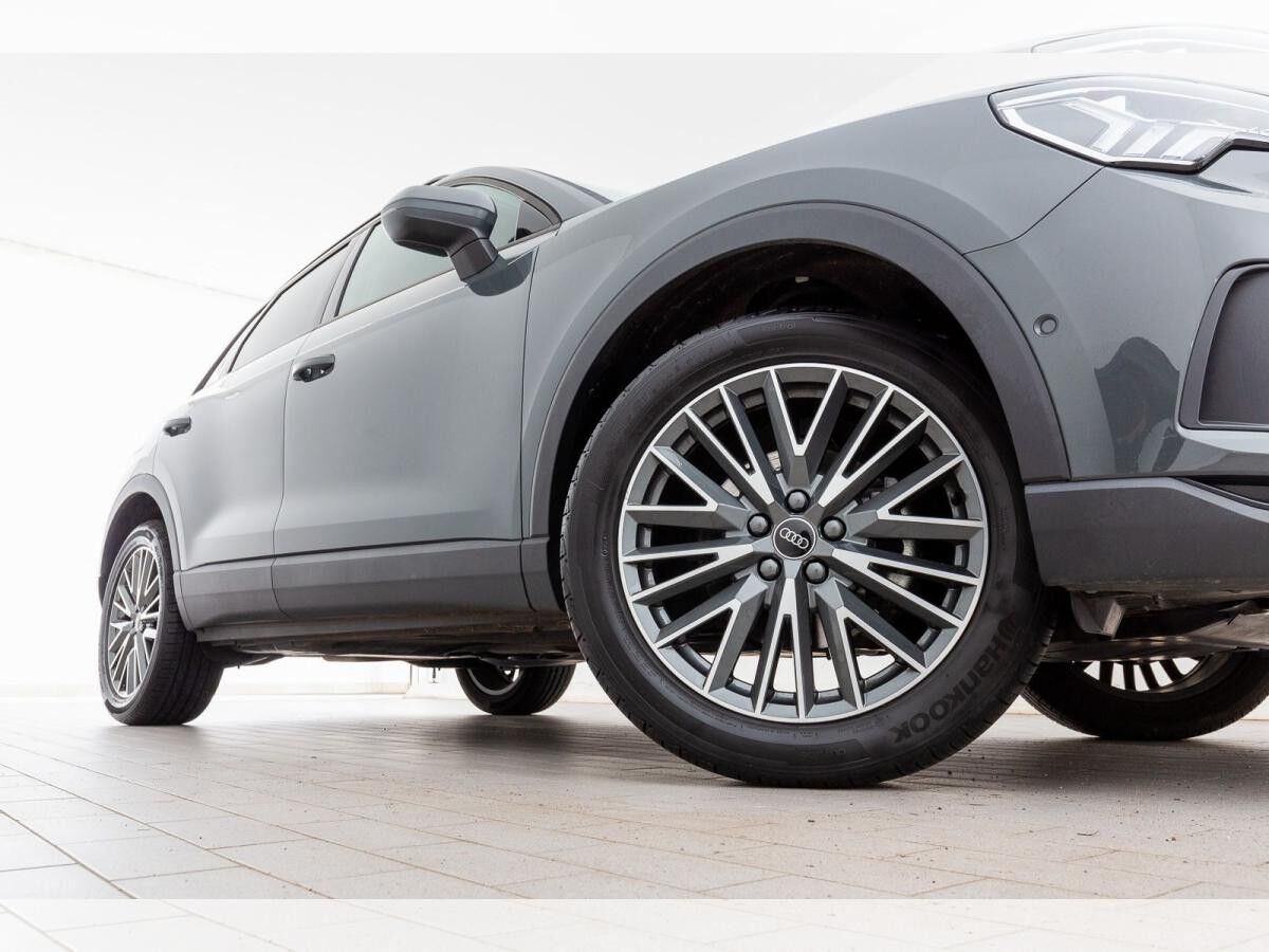 Audi Q3 35 TFSI S tr. VIRTUAL PDC RFK NAVI LED PANO