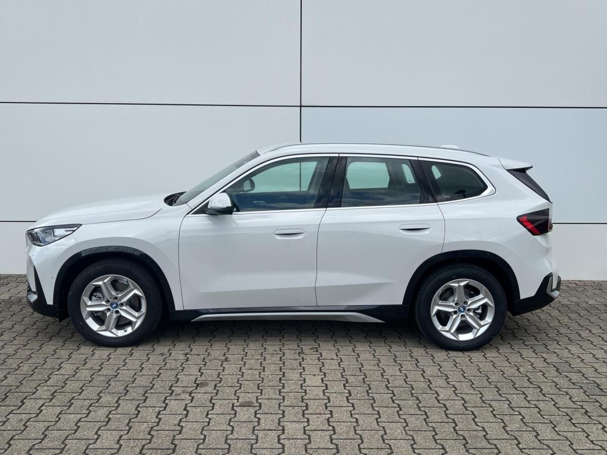 BMW iX1 xDrive30e Sofort Verfügbar +1.000€ Wert Guthaben auf Original Zubehör oder Winterräder