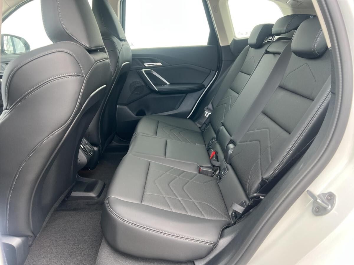 BMW iX1 xDrive30e Sofort Verfügbar +1.000€ Wert Guthaben auf Original Zubehör oder Winterräder