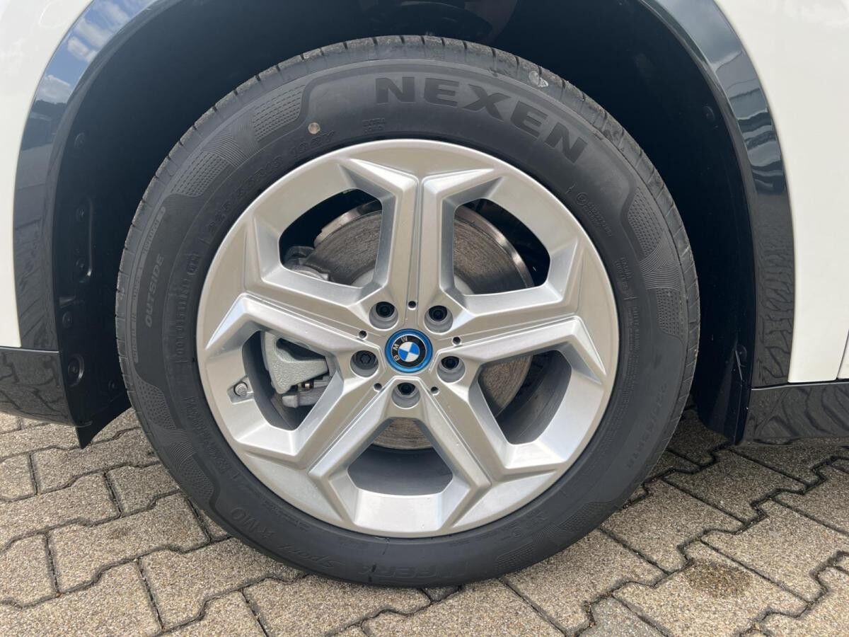 BMW iX1 xDrive30e Sofort Verfügbar +1.000€ Wert Guthaben auf Original Zubehör oder Winterräder