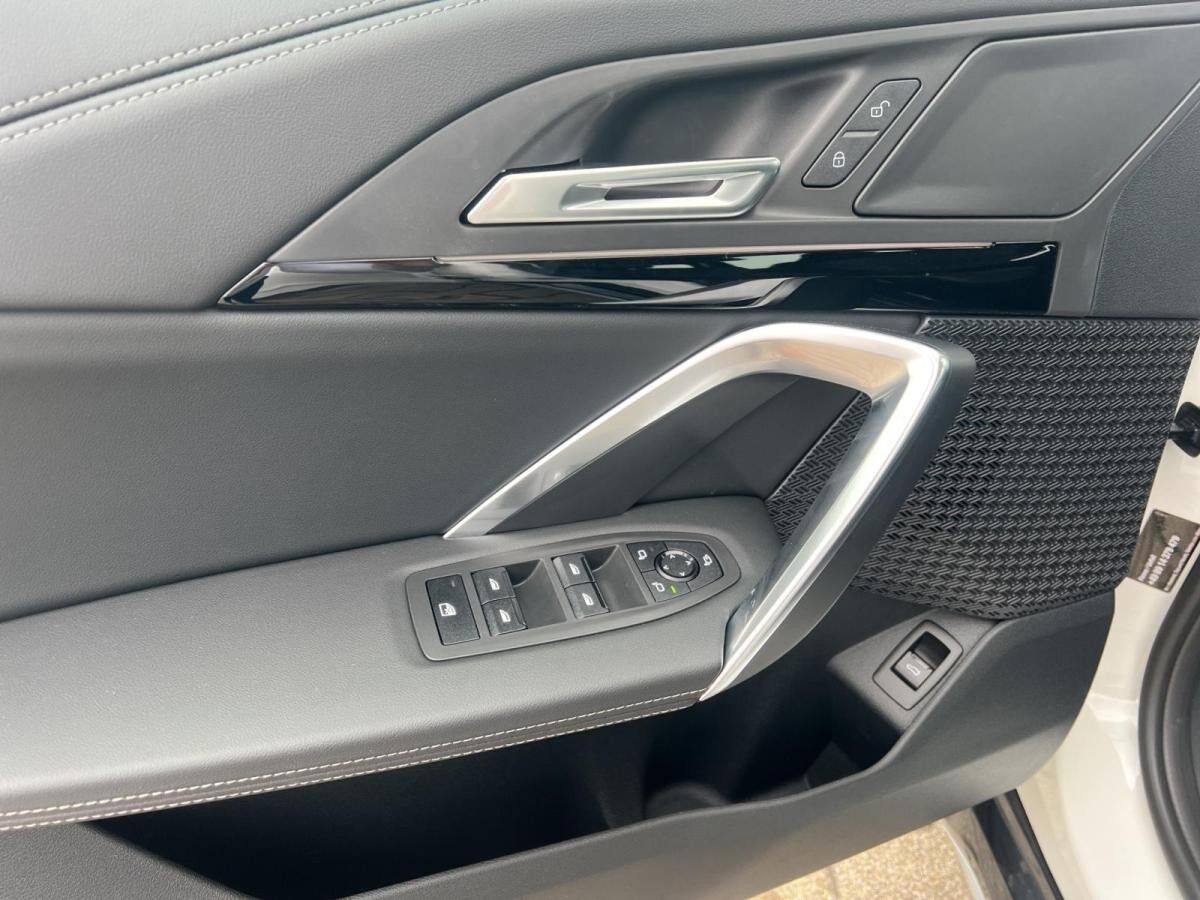 BMW iX1 xDrive30e Sofort Verfügbar +1.000€ Wert Guthaben auf Original Zubehör oder Winterräder