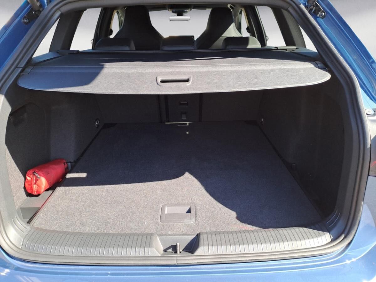 Volkswagen Golf VIII Variant R-Line, Area View, Technikpaket "Park & Comfort Plus", sofort verfügbar Volkswagen Golf VIII Variant R-Line, Area View, Technikpaket "Park & Comfort Plus", sofort verfügbar