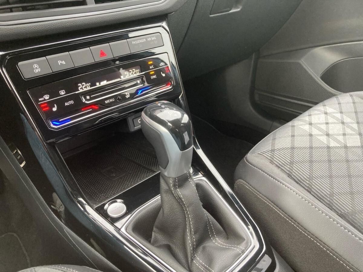 Volkswagen T-Cross R-LINE 1.0TSI DSG NP.42T AHK.NAVI.KAMERA.18 .KEYLESS