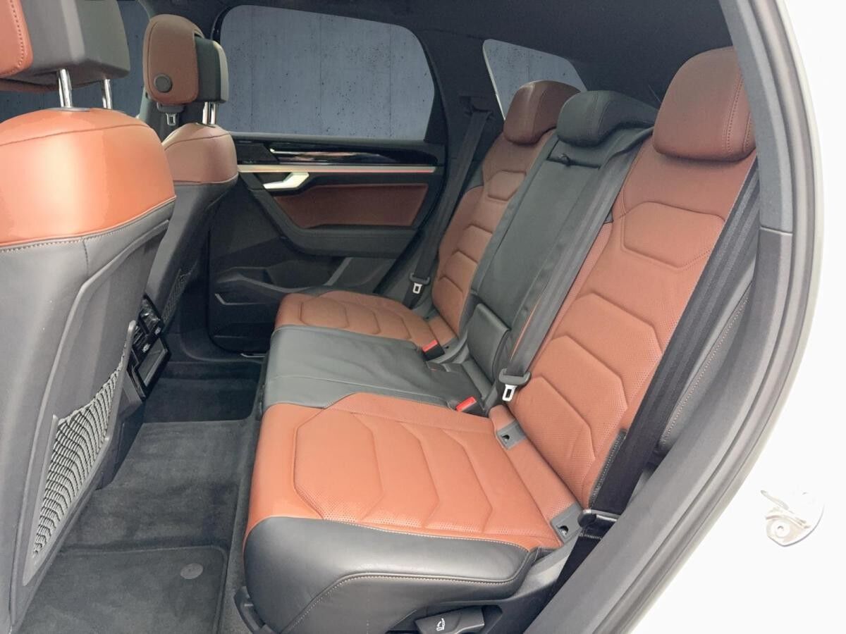 Volkswagen Touareg 3.0 TSI R-Line HUD Pano Std.Heizung