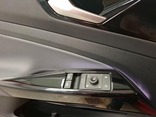 Volkswagen ID.4 Pure Performance 19 Navi SHZ CarPlay PDC